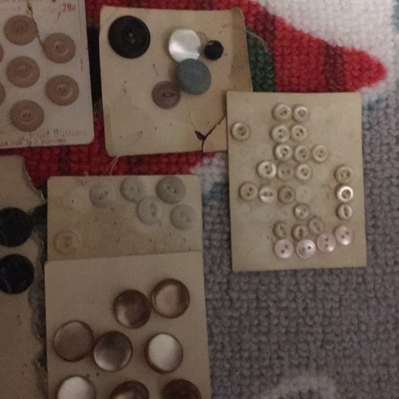 Vintage Buttons - Picture 4 of 5